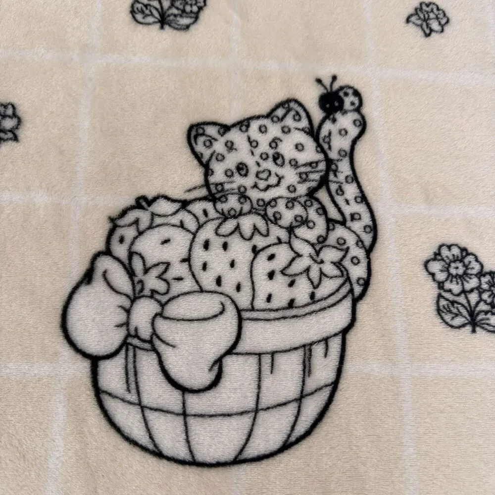 Strawberry Shortcake Custard Plush Throw Blanket 50x60 Cream Floral 2025